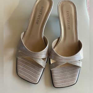 Ann taylor kitten heel